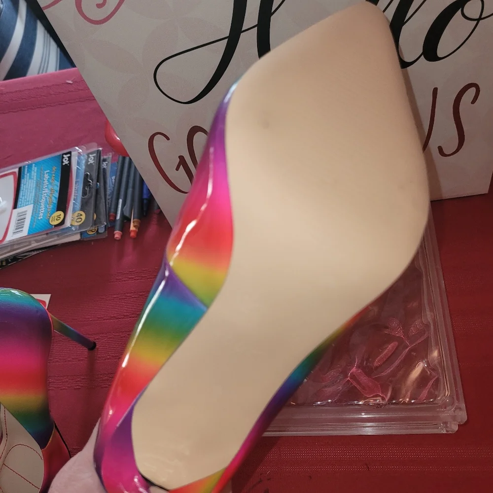 Beautiful rainbow colored shoes - Picture 5 of 6